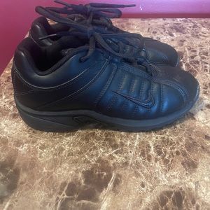 Nike VXT II Kids Size 3Y Black Sneakers NWOB